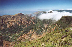 Blick vom Pico Ruivo ins Tal der Nonnen